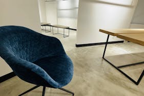 【高円寺駅2分】各種ポップアップや展示会等のギャラリー用途に最適な展示什器を備えた路面スペース