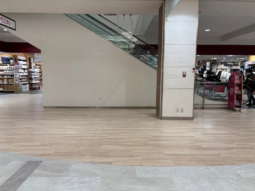 【イオン秦野】ポップアップストアやプロモーションに最適な1F地域密着型のショッピングセンター１階エスカレーター横のイベントスペース