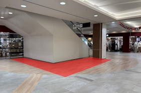 【イオン秦野】ポップアップストアやプロモーションに最適な1F地域密着型のショッピングセンター1階エスカレーター横のイベントスペース
