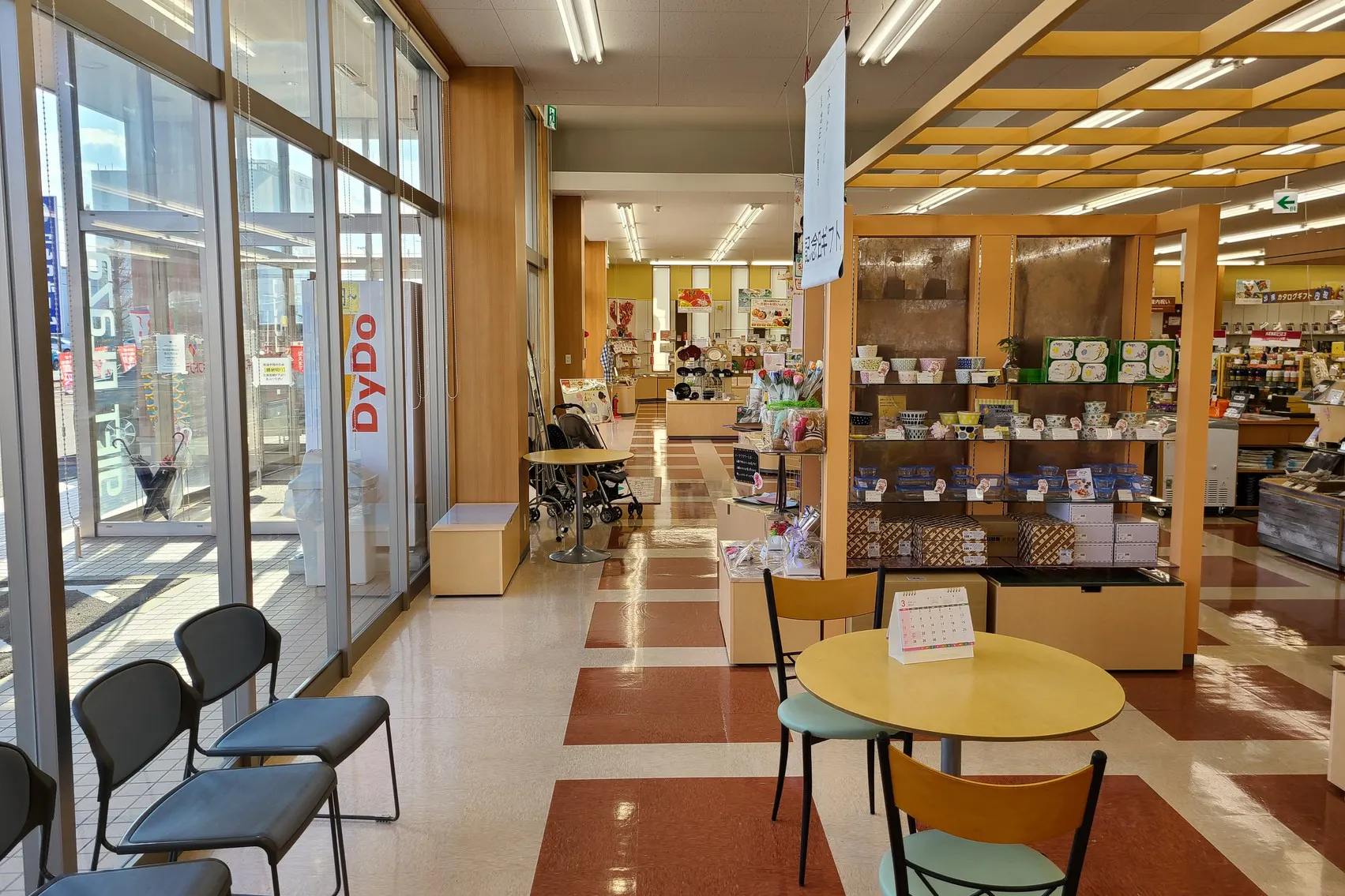 【ギフトプラザ石巻店】物販ポップアップストア会場やアパレル・ファッション関連の展示会、携帯キャリアの出張プロモーションイベントに適したギフトショップ内入口付近のイベントスペースA(in shop)