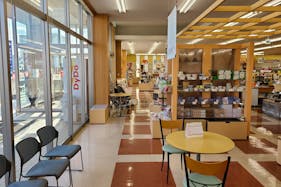 【ギフトプラザ石巻店】物販ポップアップストア会場やアパレル・ファッション関連の展示会、携帯キャリアの出張プロモーションイベントに適したギフトショップ内入口付近のイベントスペースA(in shop)