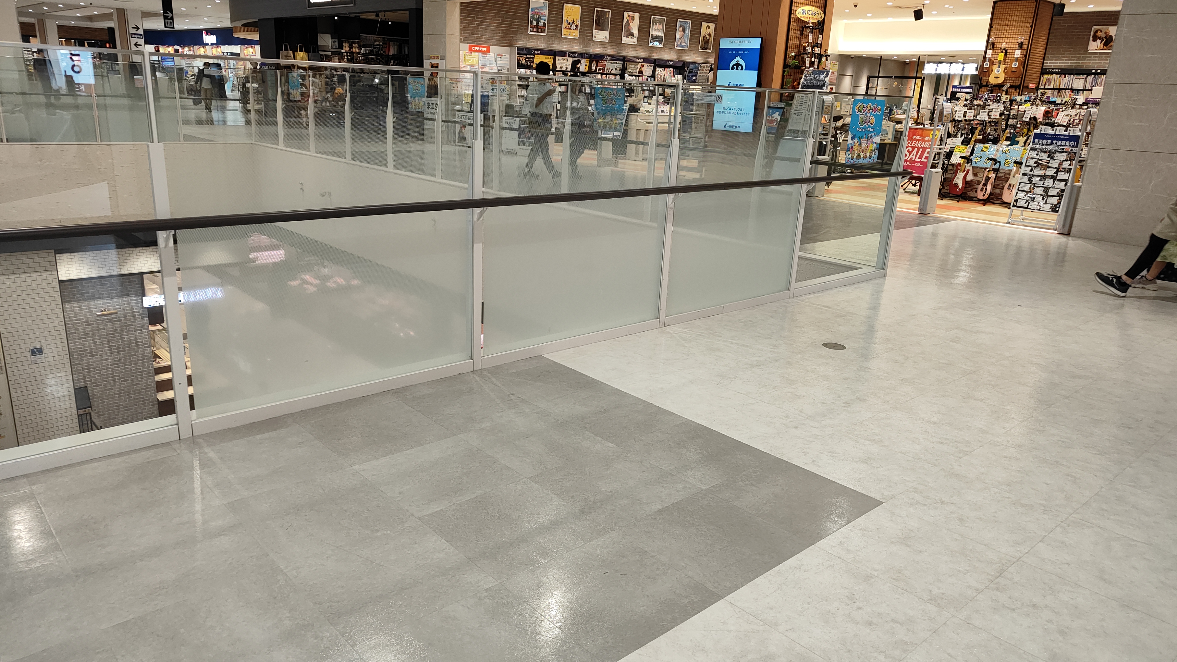 【イオンモール上尾】2F 西側吹抜け東