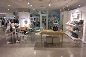 【博多マルイ】3階 カレンダリウムD01【物販・PRイベント】エスカレーター横の人通りの多いスペース