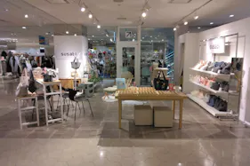 【博多マルイ】3階 カレンダリウムD01【物販・PRイベント】エスカレーター横の人通りの多いスペース