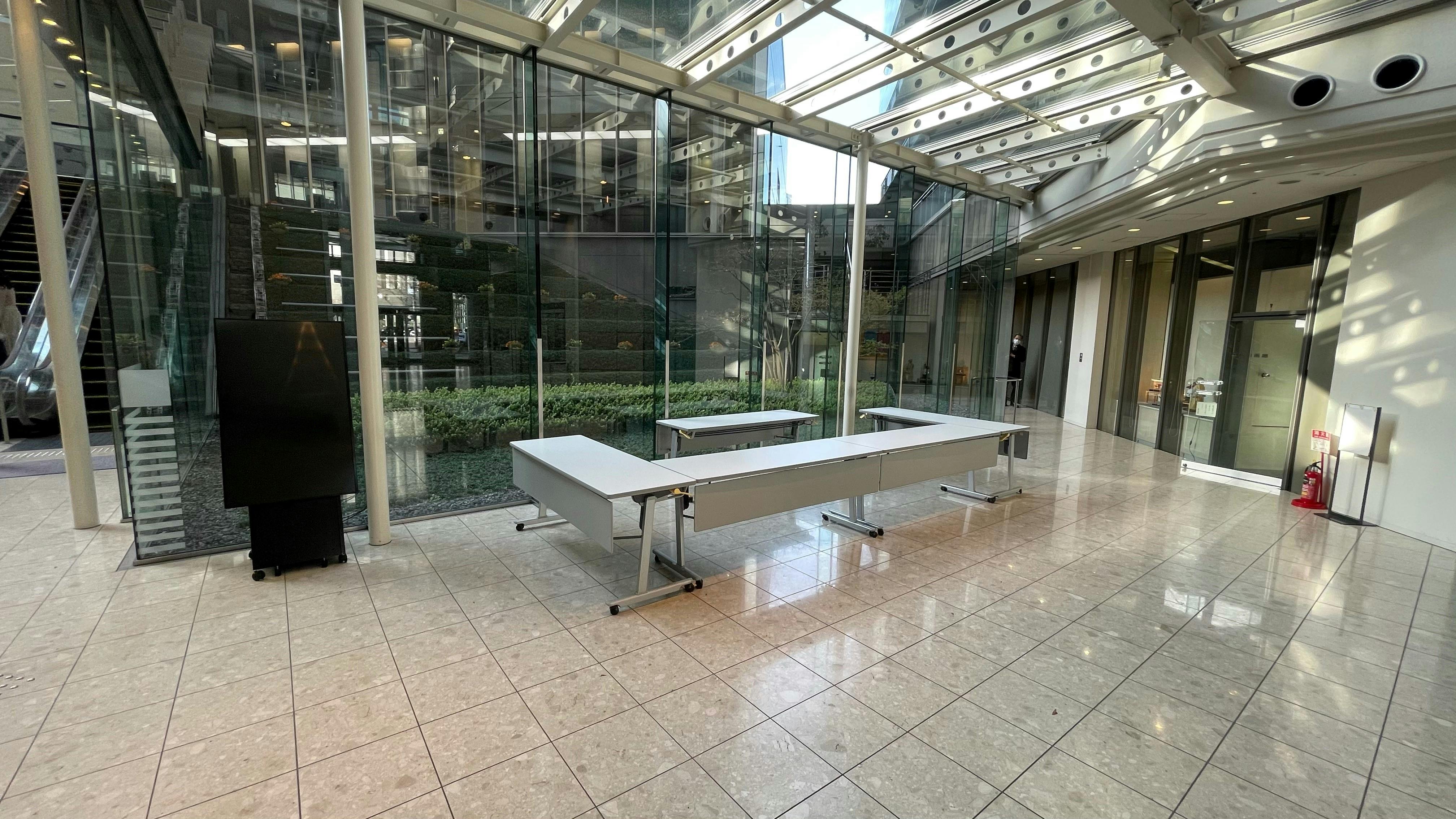 【毎日新聞ビル(大阪)】オフィスワーカー向けのポップアップストアやPRイベントに最適な大規模オフィスビル内のイベントスペース(中央)