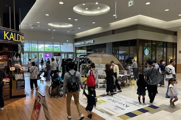 【イオンモール京都五条】1F 専門店南入口の画像2