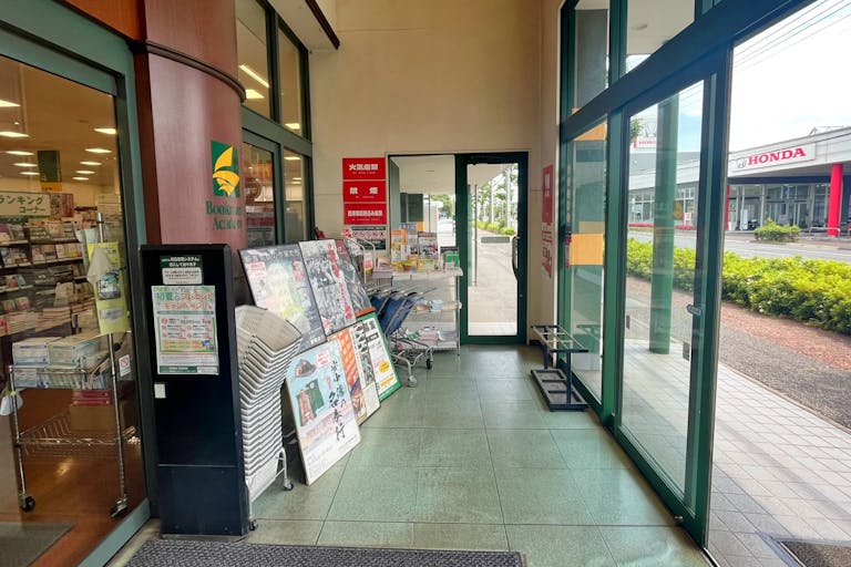 【ブックマンズアカデミー前橋店】催事スペース 風除室 内観4