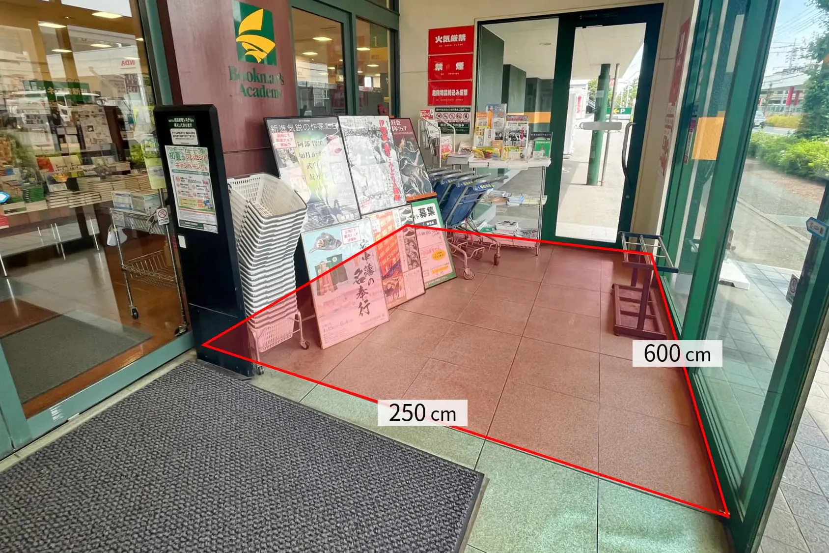 【ブックマンズアカデミー前橋店】キャンペーンやプロモーションに最適!県内最大級書店の広々とした風除室スペース