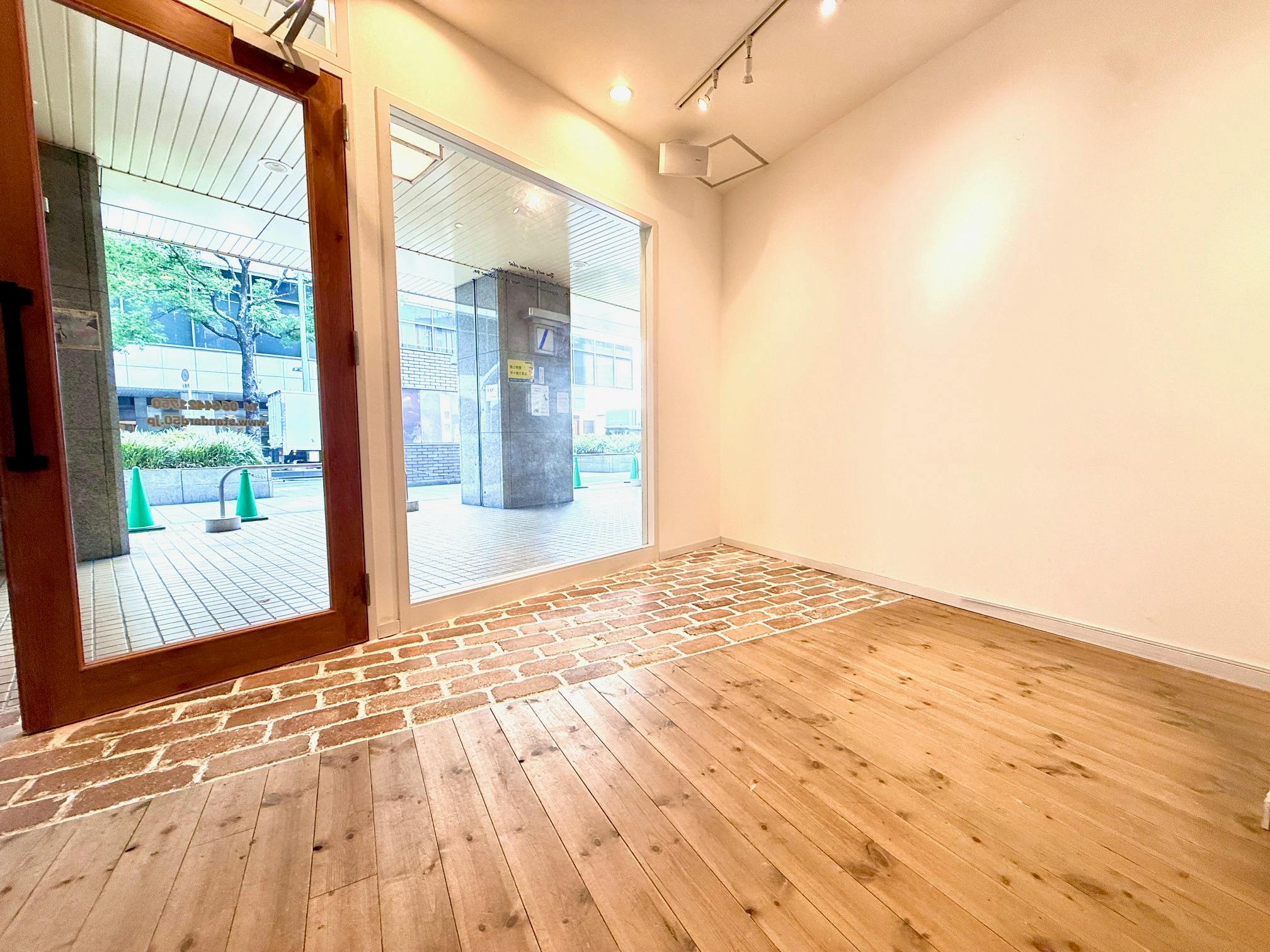 【北新地駅1分】展示会やポップアップストアに適した北新地駅目の前の路面イベントスペース