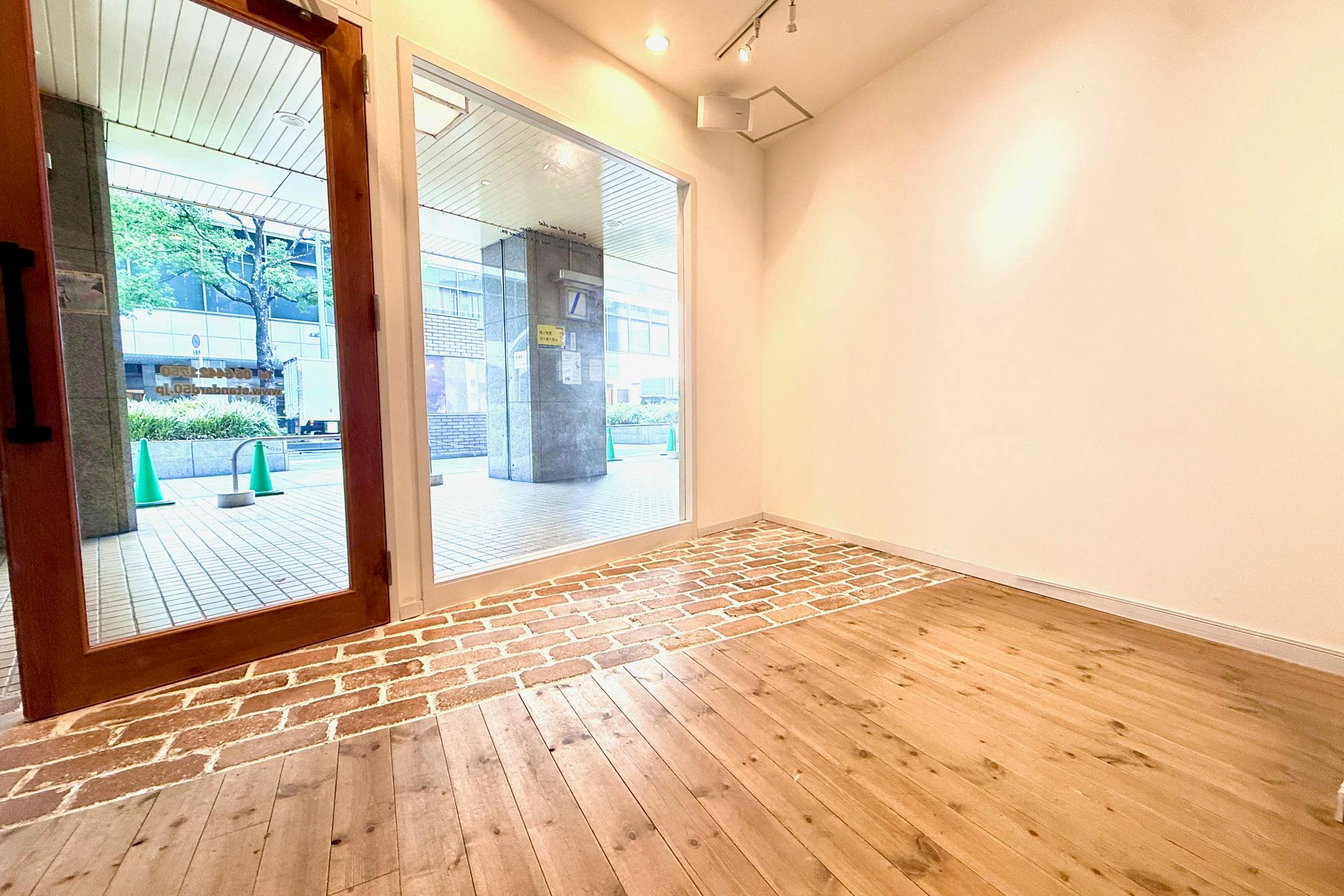 【北新地駅1分】展示会やポップアップストアに適した北新地駅目の前の路面イベントスペース