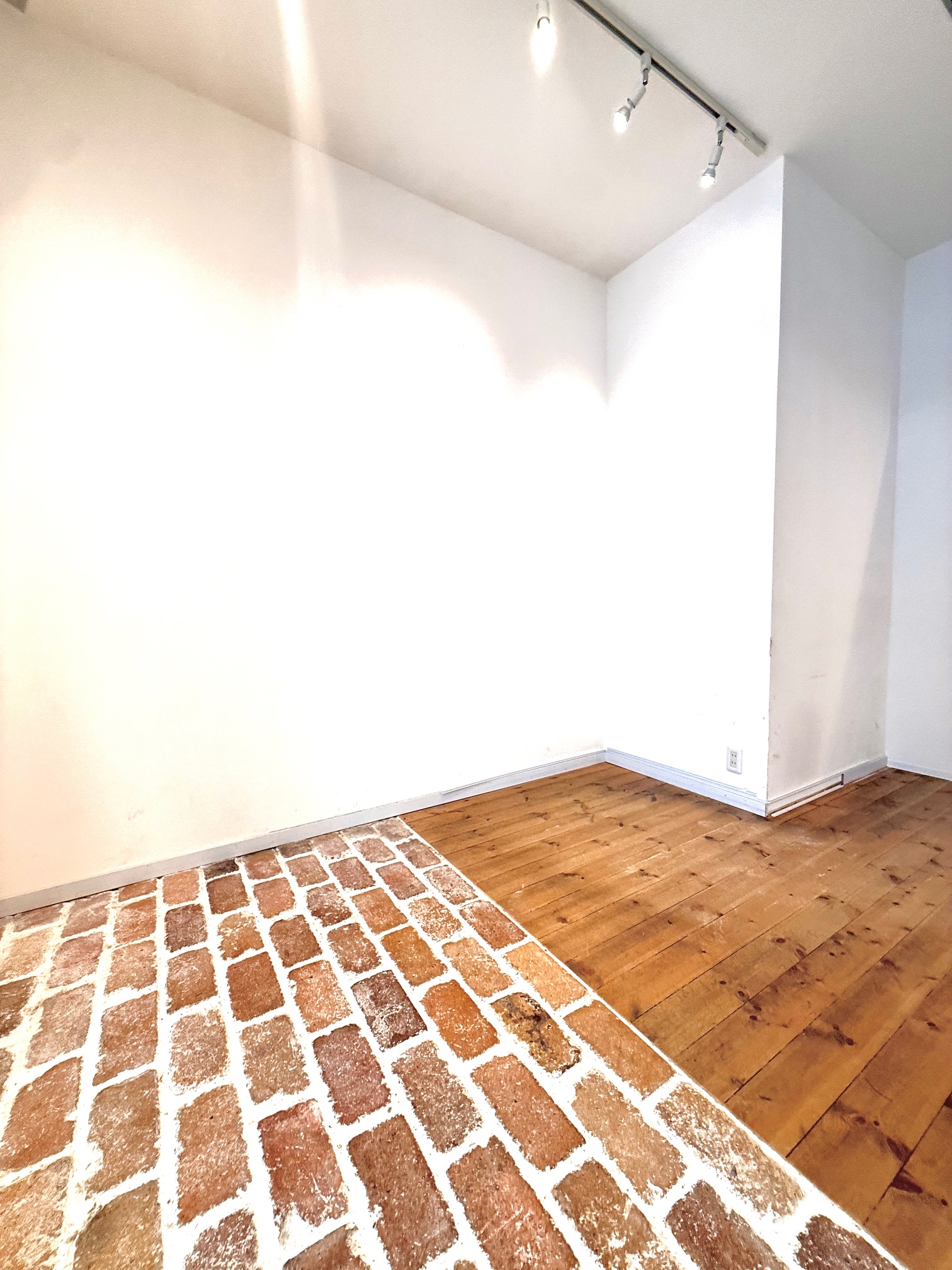 【北新地駅1分】展示会やポップアップストアに適した北新地駅目の前の路面イベントスペース