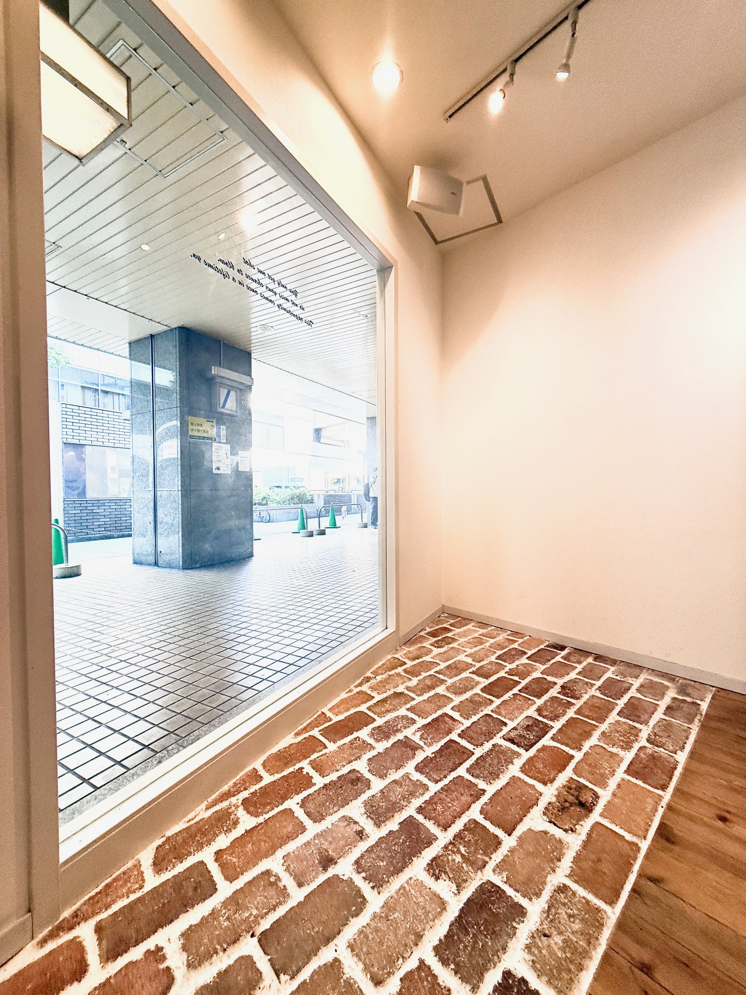 【北新地駅1分】展示会やポップアップストアに適した北新地駅目の前の路面イベントスペース