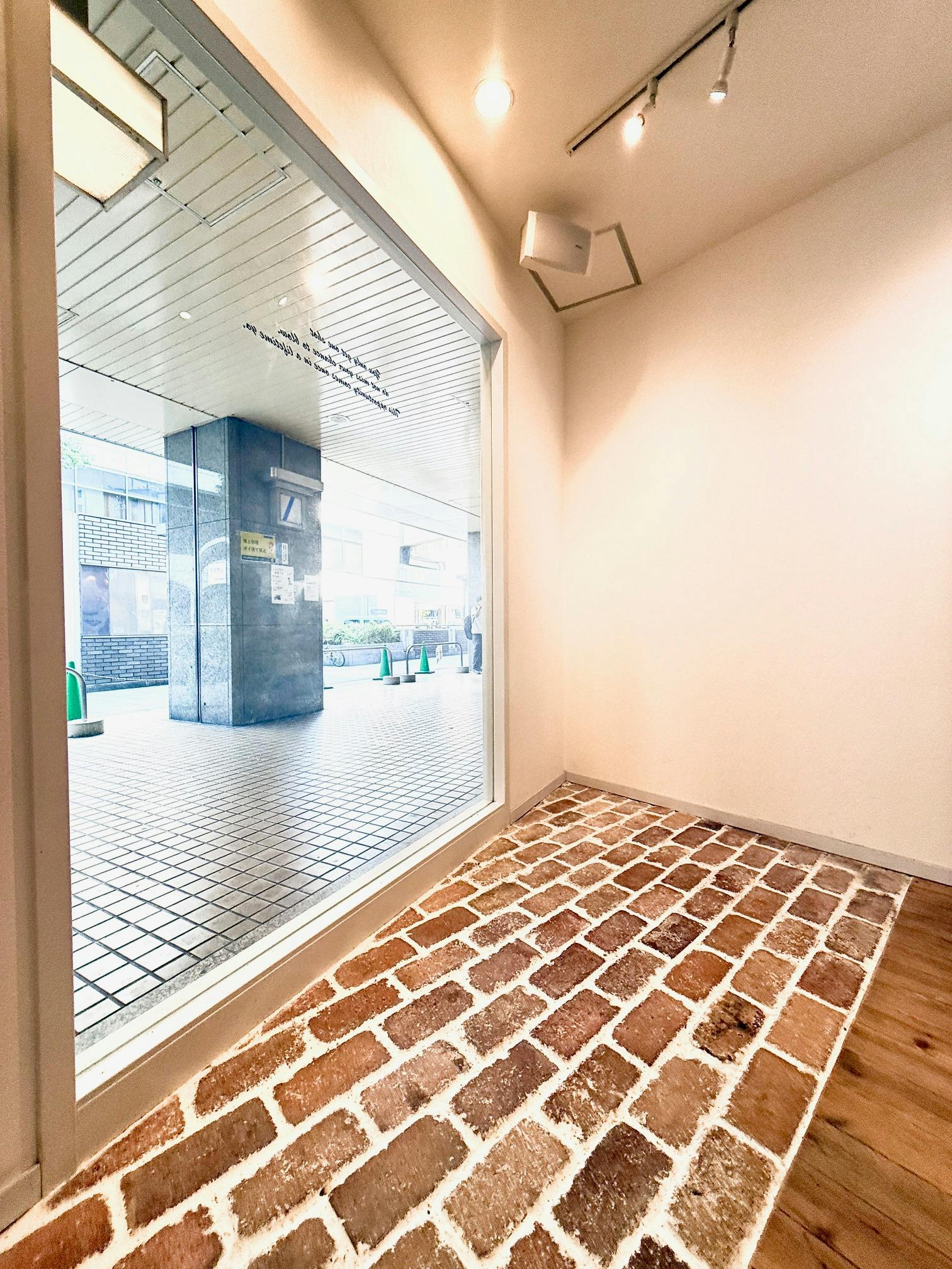 【北新地駅1分】展示会やポップアップストアに適した北新地駅目の前の路面イベントスペース