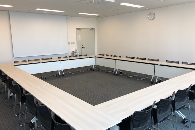 【ヒカリエカンファレンス(Room C)/渋谷駅直結】撮影や展示会にも最適なヒカリエ内にある大きな窓で解放感抜群なイベントスペース