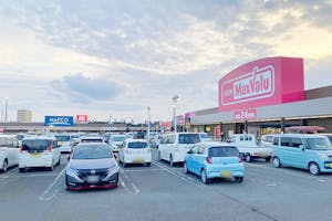 【イオンタウン浜岡】キッチンカー等の移動販売に最適な服飾雑貨テナント付近にある視認性の高いイベントスペース