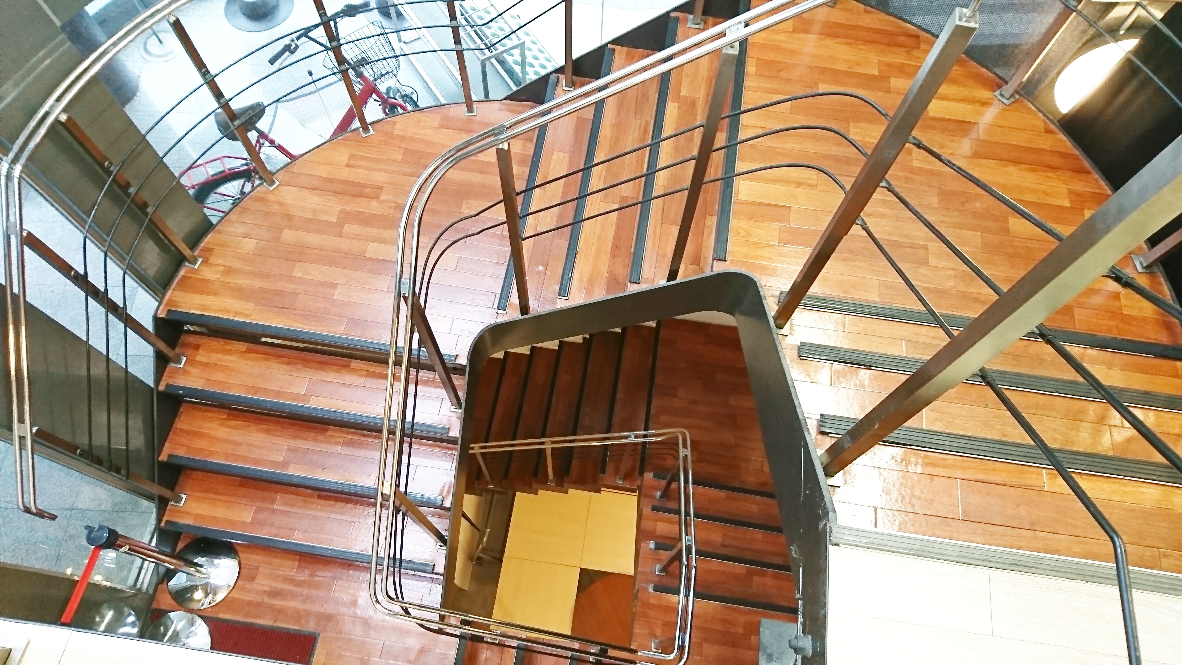 【明治神宮前(原宿)駅1分】ラフォーレ原宿裏通りの好立地！2フロアでの展示会、ポップアップ、チェキ会、控室など多様な用途に適したスペース