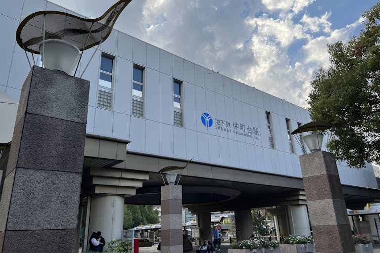 【横浜市営地下鉄ブルーライン仲町台駅】各種プロモーションや物販、サンプリングに最適なコンパクトな改札内イベントスペースの画像3