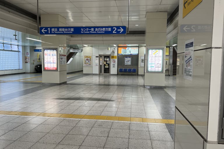 【横浜市営地下鉄ブルーライン仲町台駅】各種プロモーションや物販、サンプリングに最適なコンパクトな改札内イベントスペースの画像2