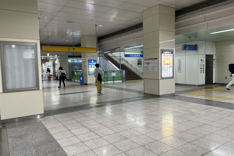 【横浜市営地下鉄ブルーライン仲町台駅】各種プロモーションや物販、サンプリングに最適なコンパクトな改札内イベントスペースの画像5