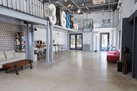 【目黒駅2分】展示会や撮影に適したガレージスタイルのイベントスペース