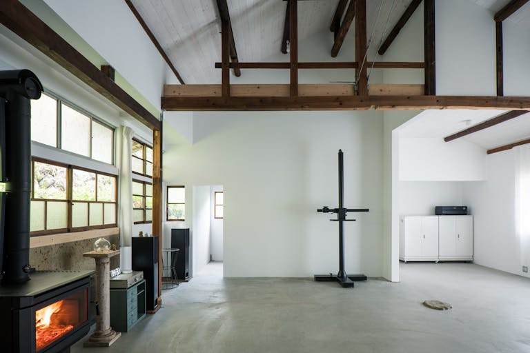 スタジオスペース、ライティング、バック紙、白壁:横幅3330cm x 天井高3700cm