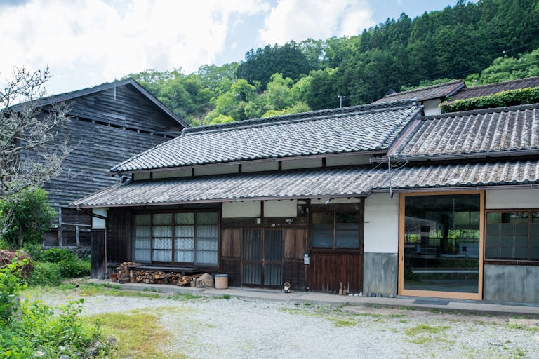 大型車・SUVも4台、駐車可能