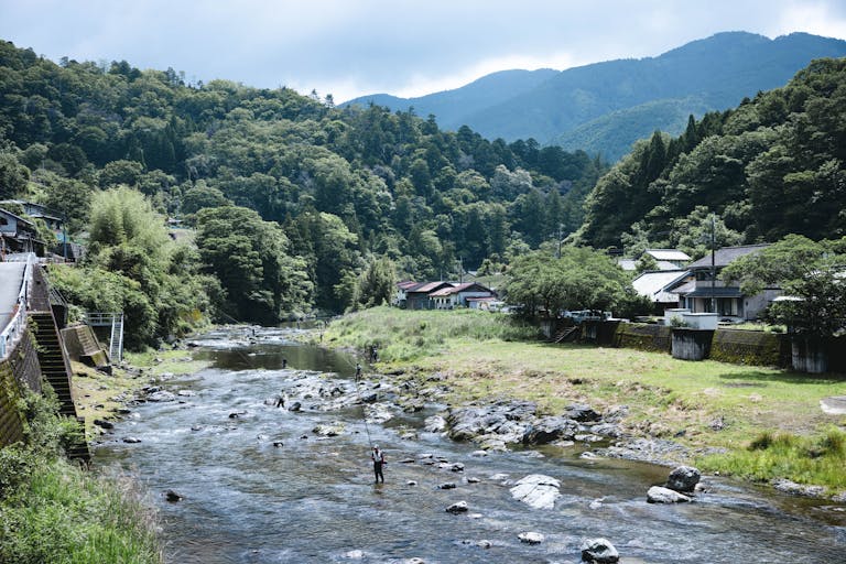 スタジオ前の川です