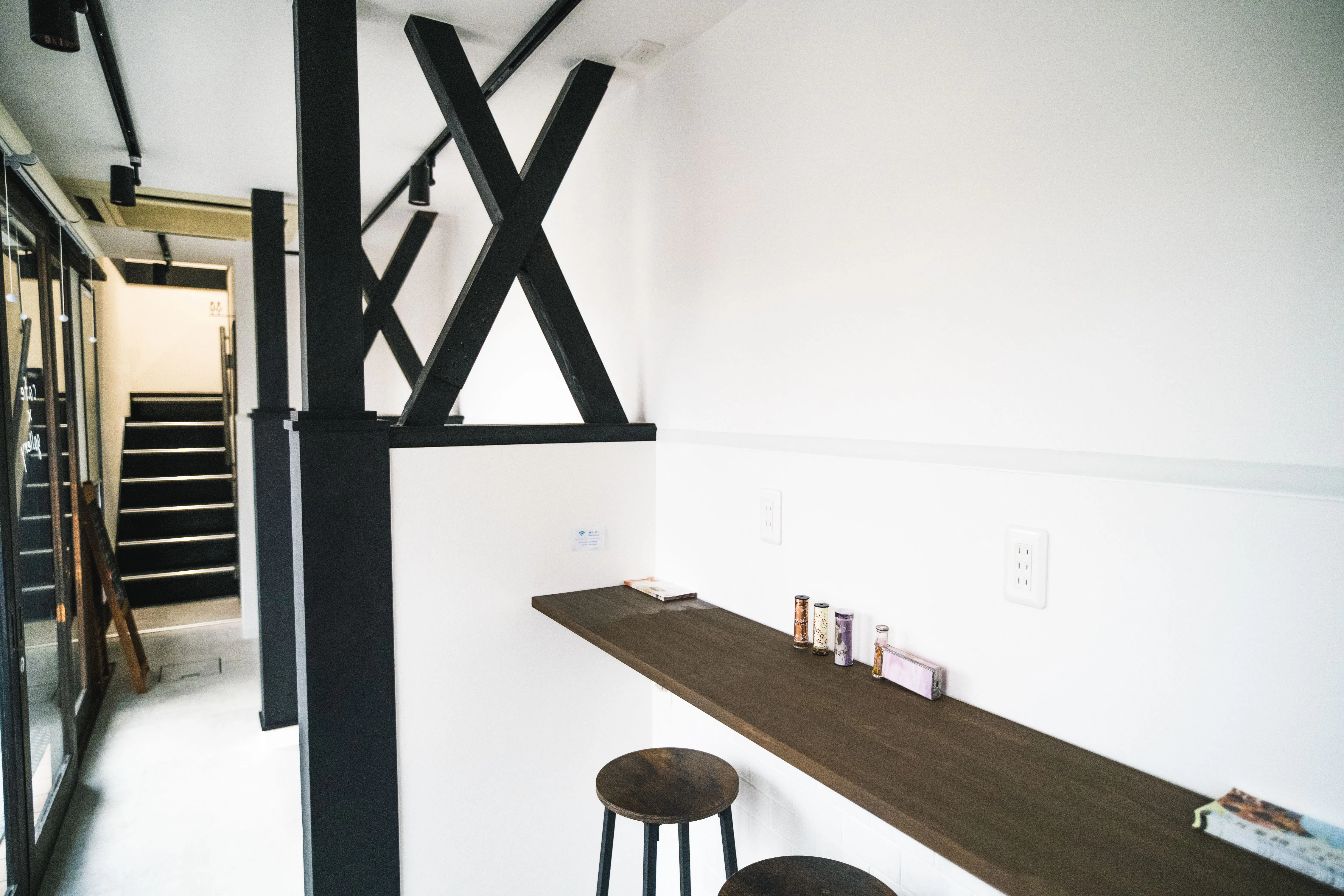 【七条駅2分】自然光が入るカフェ併設のギャラリースペース（gallery ATTA!）