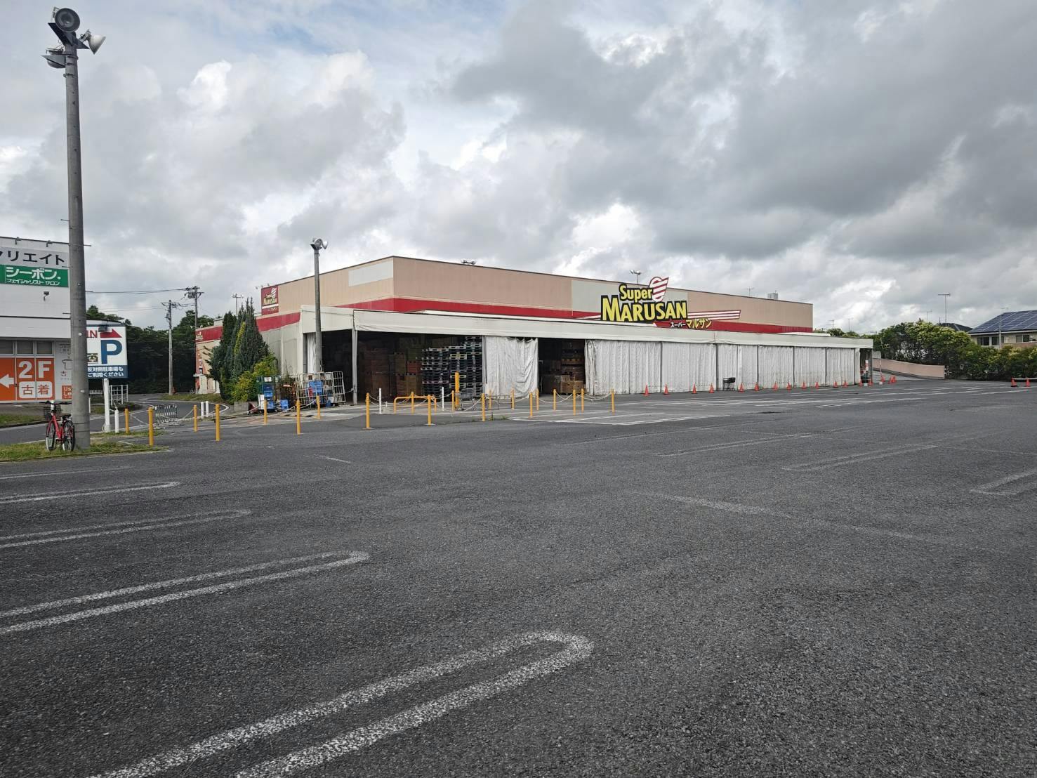 【マルサン久喜店】プロモーションに最適な店内入口前のスペース