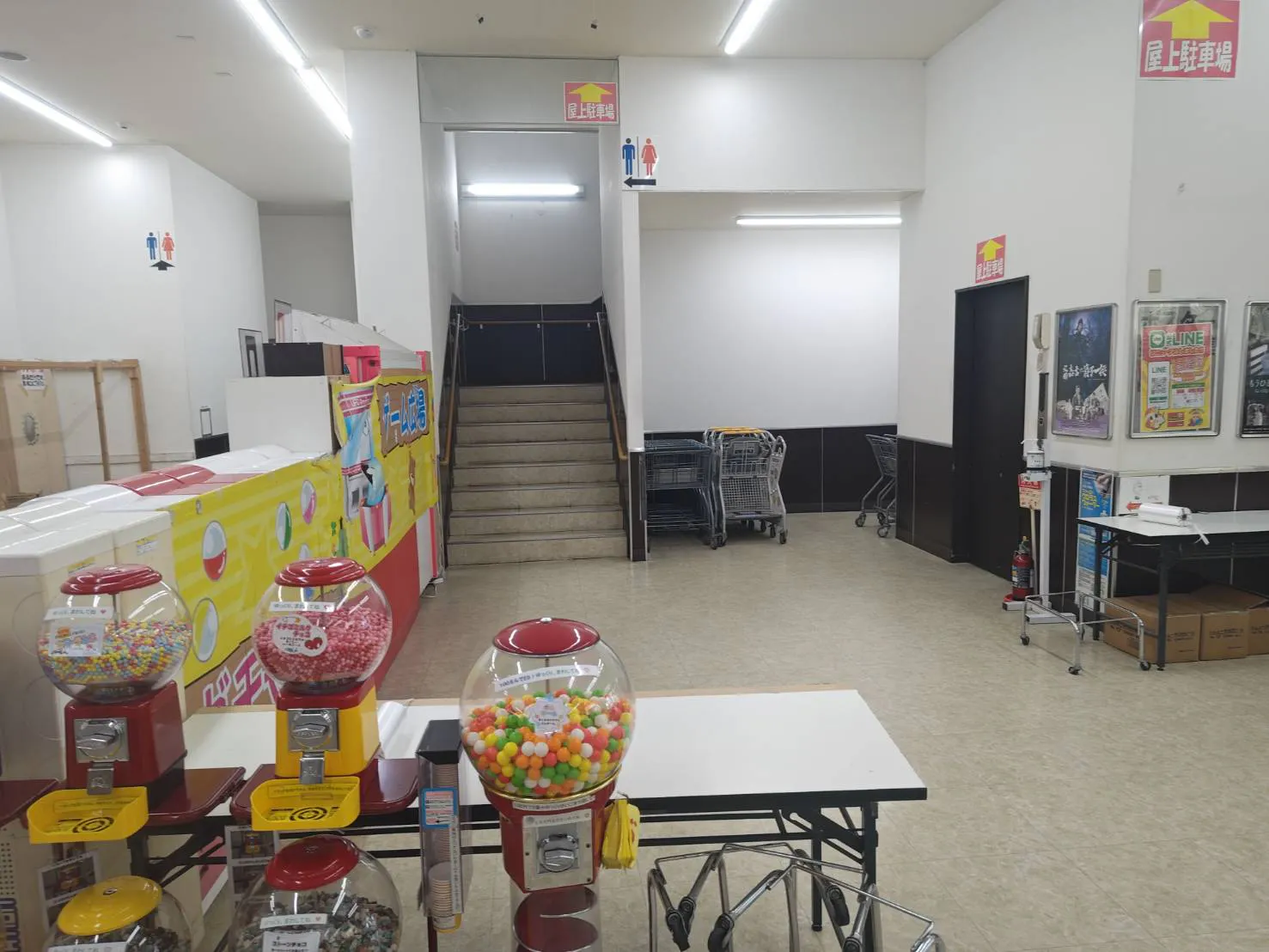 【マルサン久喜店】プロモーションに最適な店内入口前のスペース