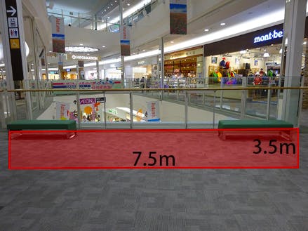 【イオンモール神戸北】2F くすのきブリッジ（ﾓﾝﾍﾞﾙ前）※ベンチ有の画像