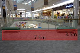 【イオンモール神戸北】2F くすのきブリッジ(モンベル前)※ベンチ有