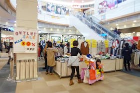 【イオンモール大曲/1F稲穂の広場】各種プロモーションイベントや大型の物販イベントに最適な核テナント周辺にある通行量の多いイベントスペース