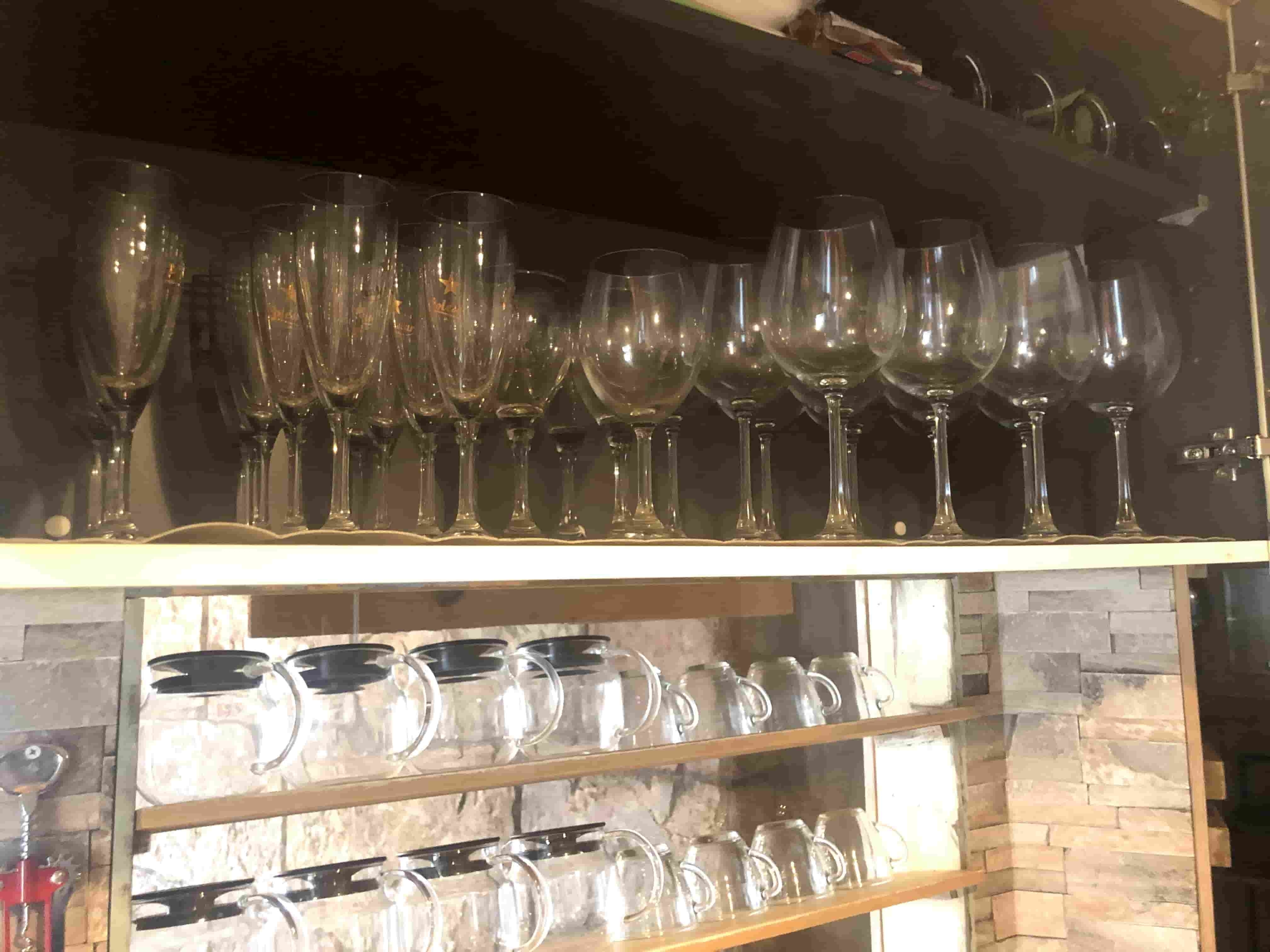 ワイングラス、シャンパングラスもございます。