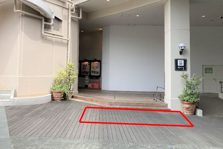 【みのおキューズモール】「⑧L通り Cスペース」各種プロモーションに最適なステージ近くのイベントスペースの画像1