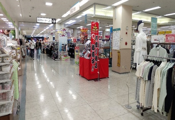 【イオン酒田南】2Fエスカレーター下り口 販促プロモーションに最適なスーパー店内催事イベントスペース