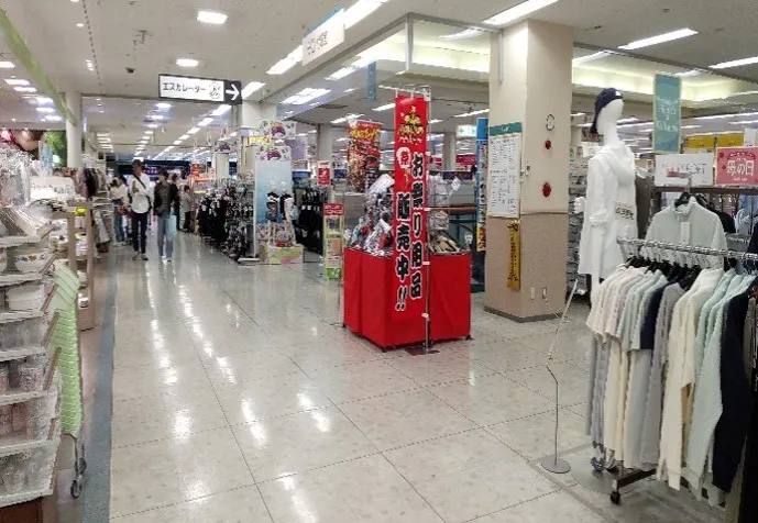 【イオン酒田南】2Fエスカレーター下り口 販促プロモーションに最適なスーパー店内催事イベントスペース