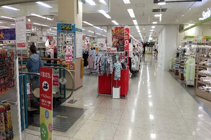 【イオン酒田南】2Fエスカレーター下り口 販促プロモーションに最適なスーパー店内催事イベントスペース