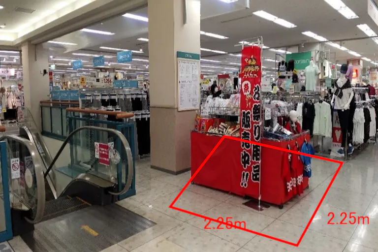 【イオン酒田南】2Fエスカレーター下り口 販促プロモーションに最適なスーパー店内催事イベントスペースの画像1