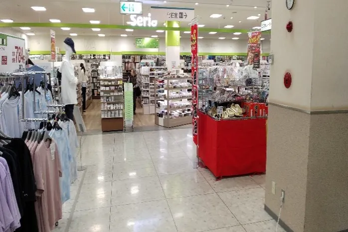 【イオン酒田南】2Fエスカレーター下り口 販促プロモーションに最適なスーパー店内催事イベントスペース