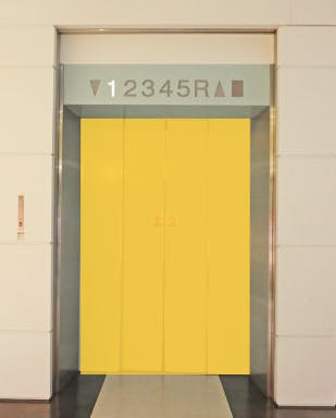 【イオンモール高知】モール内広告 エレベーターの画像