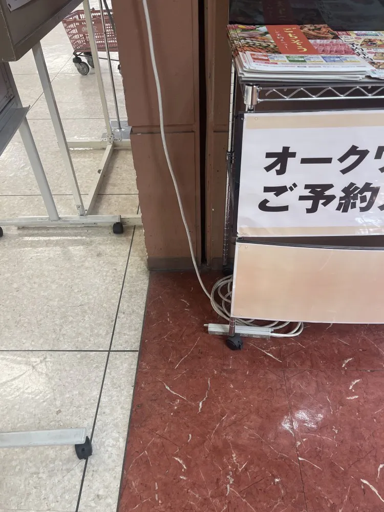 【オークワ箕島】プロモーションに最適な1階エスカレーター前スペース