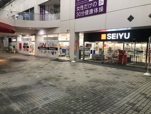 【西友　鳴海店】1F店舗外(軒先入口横)　キッチンカーやたこやき・たいやき・団子・焼き鳥・クレープ など販売におすすめな屋外催事イベントスペース