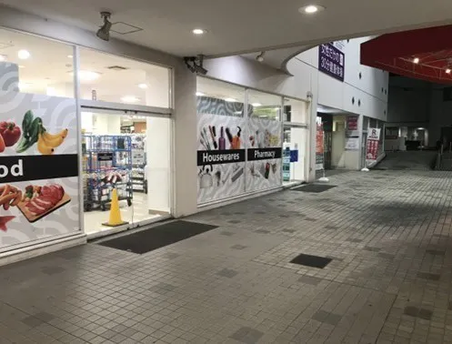 【西友 鳴海店】1F店舗外(軒先入口横) キッチンカーやたこやき・たいやき・団子・焼き鳥・クレープ など販売におすすめな屋外催事イベントスペース