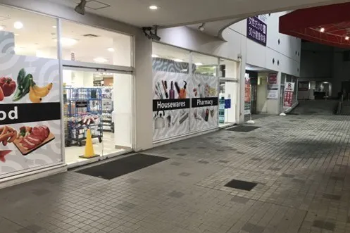 【西友 鳴海店】1F店舗外(軒先入口横) キッチンカーやたこやき・たいやき・団子・焼き鳥・クレープ など販売におすすめな屋外催事イベントスペース