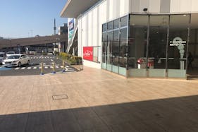 【フレスポ八潮】プロモーションに適した駐車場側にあるイベントスペース