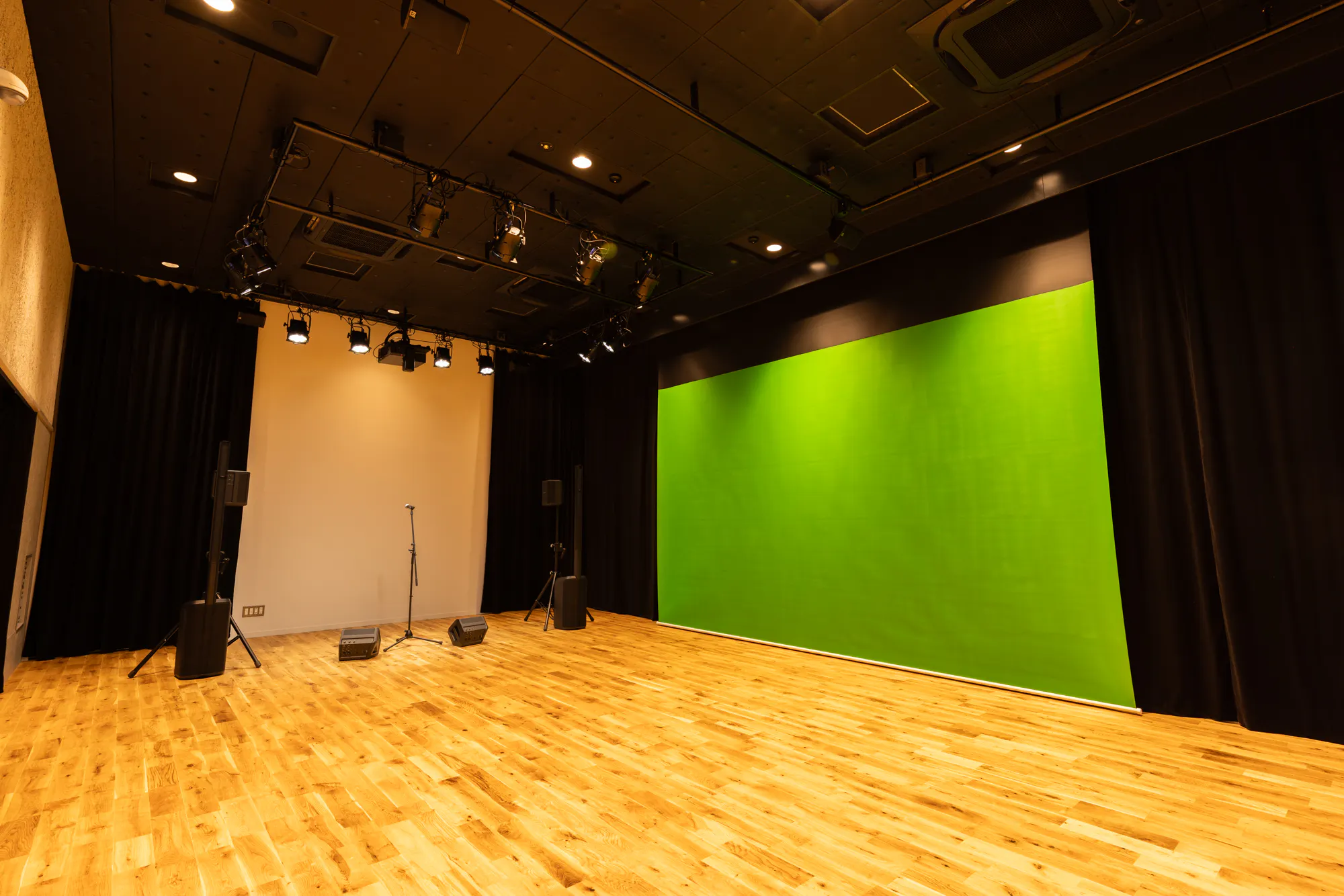 【川崎駅5分】展示会、撮影、音楽イベントなど様々な用途で利用できる什器豊富なイベントスペース