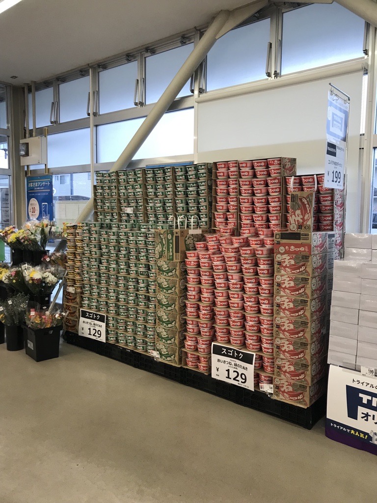 【西友　三本柳店】店内入口付近　プロモーション用途や物販、食物販のポップアップストアに最適なスーパー店内催事イベントスペース