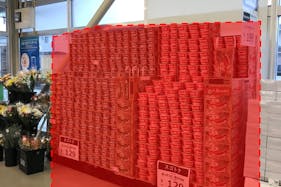 【西友 三本柳店】店内入口付近 プロモーション用途や物販、食物販のポップアップストアに最適なスーパー店内催事イベントスペース