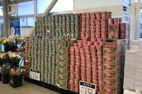 【西友 三本柳店】店内入口付近 プロモーション用途や物販、食物販のポップアップストアに最適なスーパー店内催事イベントスペース